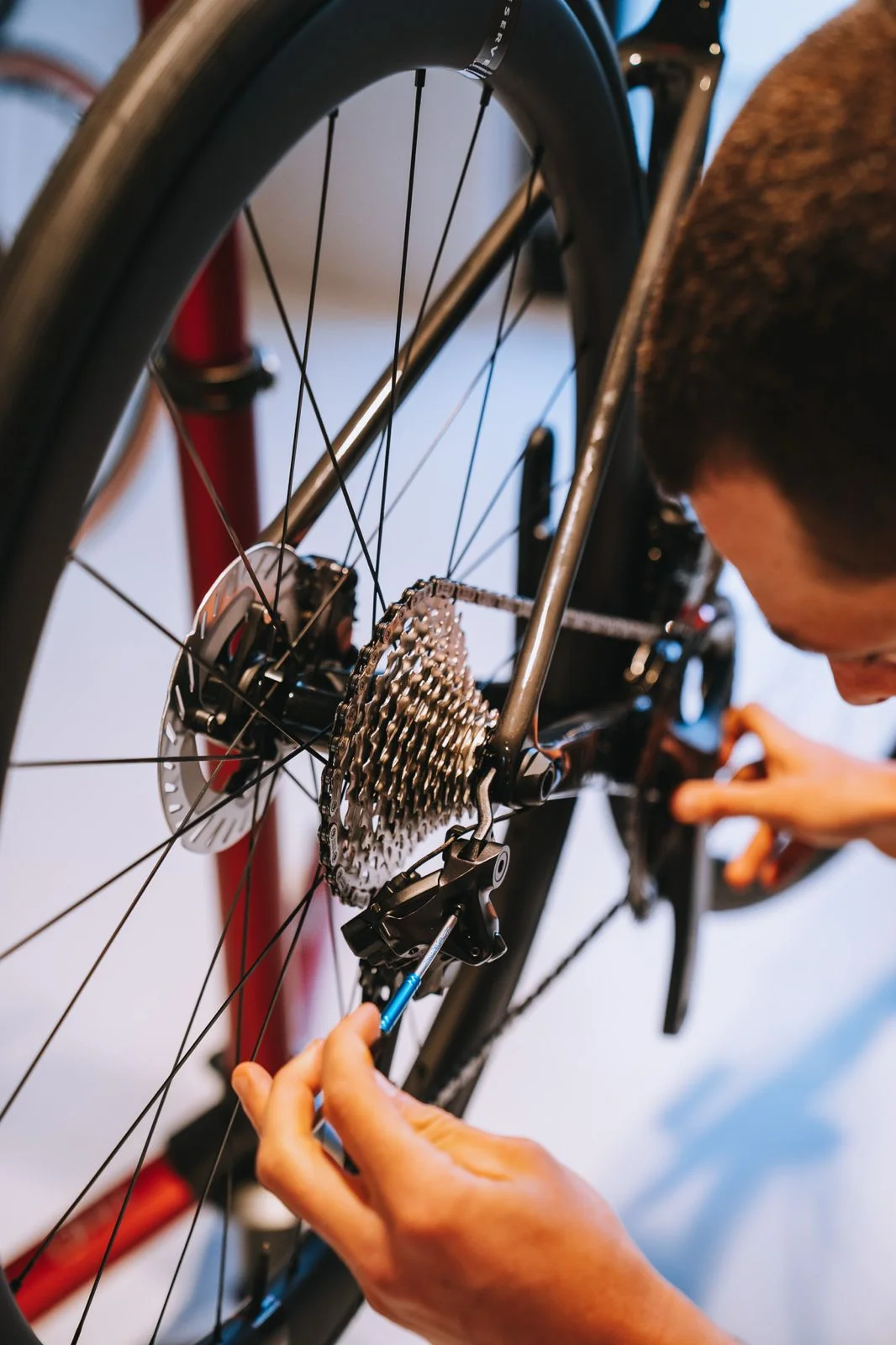 Präzisionsarbeit am Schaltwerk